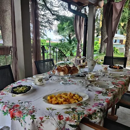 Laura Bed & Breakfast *